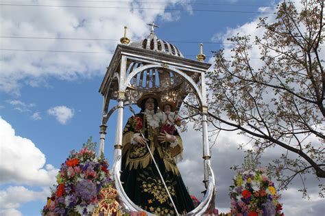 Lucena – Travel guide at Wikivoyage.